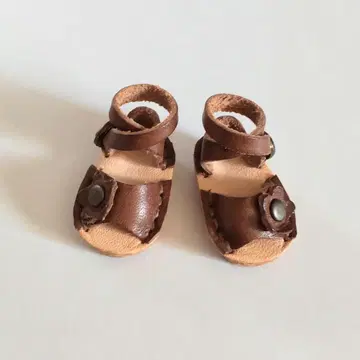 브라이스 아웃핏 샌들 (다크 브라운)