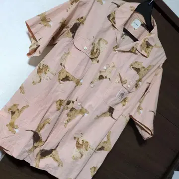 칼 헬무트 강아지 패턴 반팔 셔츠 핑크