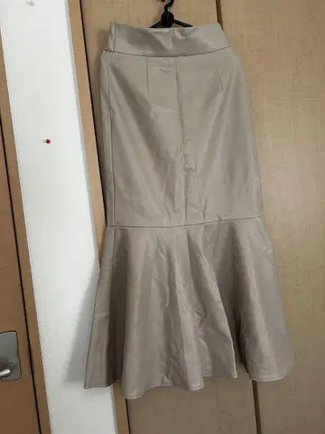 베이지 합성 피혁 머메이드 스커트 롱