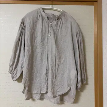 북유럽 생활용품점 카나코 씨와 함께 만든 2WAY 린넨 블라우스