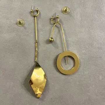 비대칭 귀걸이