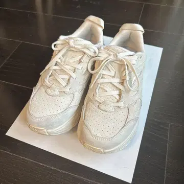 호카 원 원 클리프턴 L 스웨이드 24.5cm