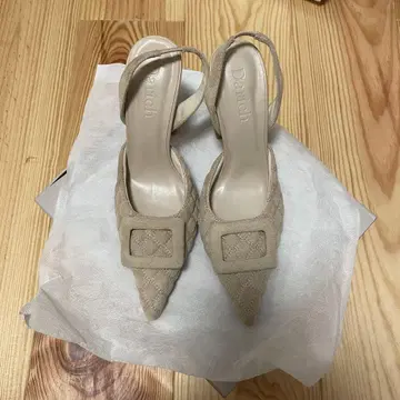 Darich 퀼팅 버클 펌프스