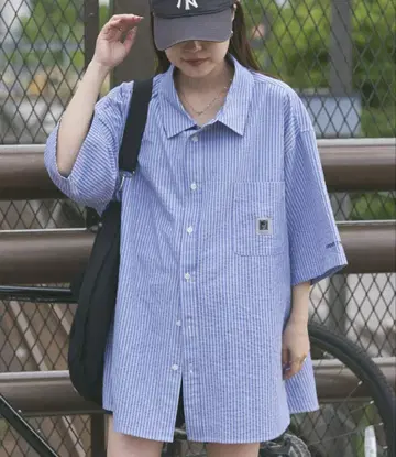 오버 사이즈 파랑과 화이트 스트라이프 셔츠