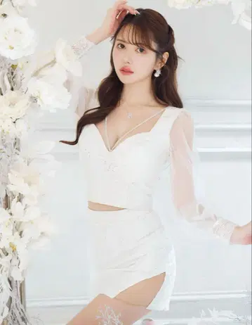 화이트 미니 드레스 긴팔 레이스