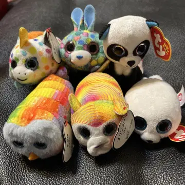 컬러풀한 봉제 인형 세트
