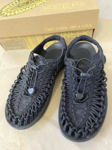 KEEN UNEEK 샌들