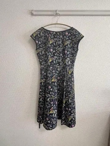 [새상품급] 쓰리쿼터 리버티 꽃무늬 네이비 반팔 티셔츠 원피스