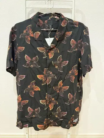 미사용 새상품 기묘한 이야기 셔츠 H&M STRANGERTHINGS
