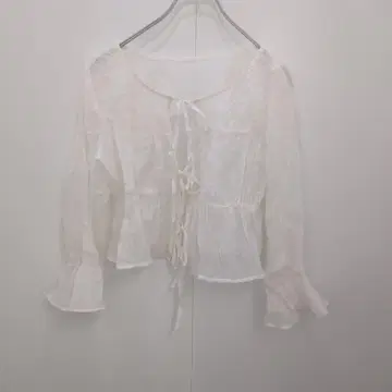 INGNI 화이트 프릴 리본 블라우스 셔링 밑단 샷 길이