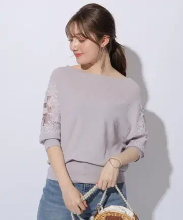 오프숄더 연보라색 니트 5부 소매