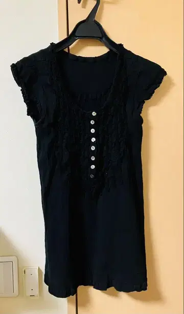 츠모리치사토 크레프리 블랙 반팔