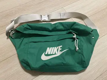 미사용 새상품 택 없음 NIKE 그린 바디백