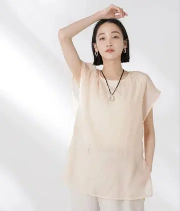 나노 유니버스 시어 레이어드 슬리브리스 컷 탑