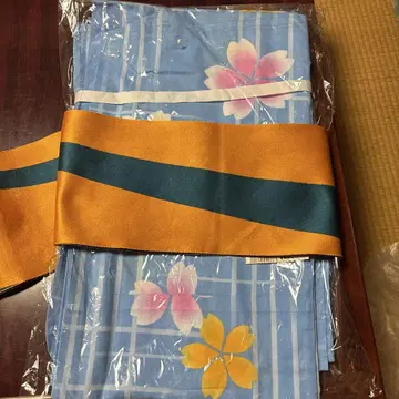 파란색 꽃무늬 유카타와 오비 세트