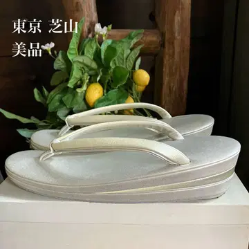 새상품급 도쿄 시바야마 펄 화이트의 고급 포멀 조리 삼단