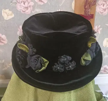 Vogue 블랙 클래식 햇 꽃 장식