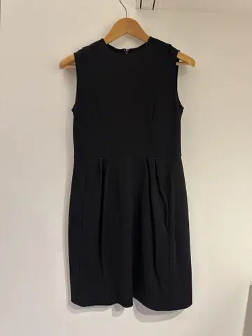 YOKO CHAN 슬리브리스 무릎 기장 원피스 블랙