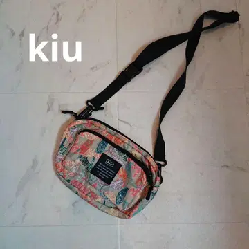 kiu 트로피컬 패턴 숄더백 접어서 발송