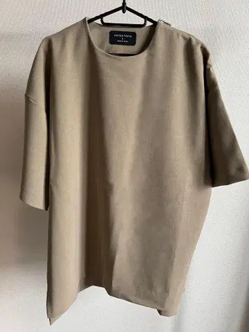UNITED TOKYO 지퍼 셔츠 베이지 계열 심플 아우터