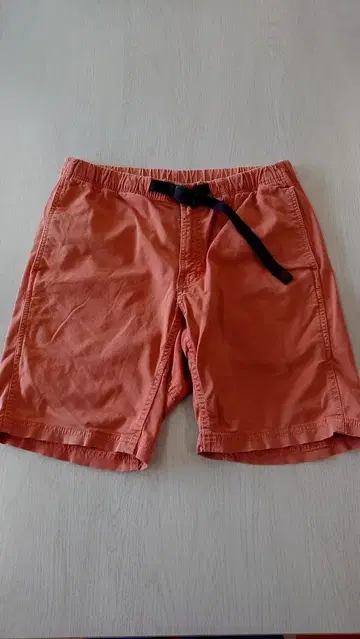 그라미치 오렌지 L 숏팬츠 아웃도어 페스티벌 티셔츠가 돋보이는 색감