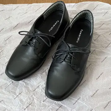스니커즈 펌프스 23.5cm 블랙 레이스업 타입 인힐