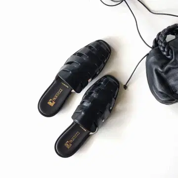PASCUCCI 그루카 뮬 샌들