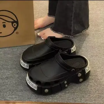 정품 FGMM 통굽 샌들 빅 신발 슬리퍼 y2k 금장 장식 블랙 화이트