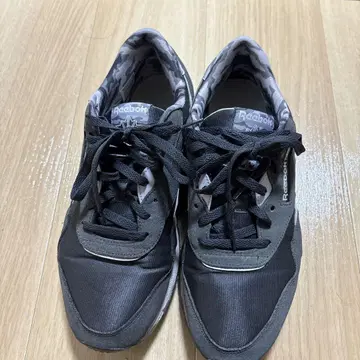 Reebok 스니커즈 블랙/그레이 가격 인하 협상 환영합니다!!!