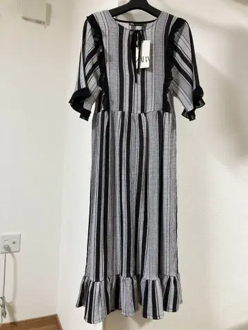 ZARA 자라 미사용 새상품 택 포함 스트라이프 프릴 롱 원피스 반팔