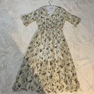 FASHION 꽃무늬 롱 원피스 반팔 크림색 노란색 얇은 소재 안감 있음
