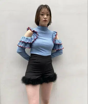 나디아 오프숄더 파이핑 프릴 탑 프릴 탑