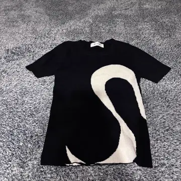 melt the lady m nuance logo tops 블랙