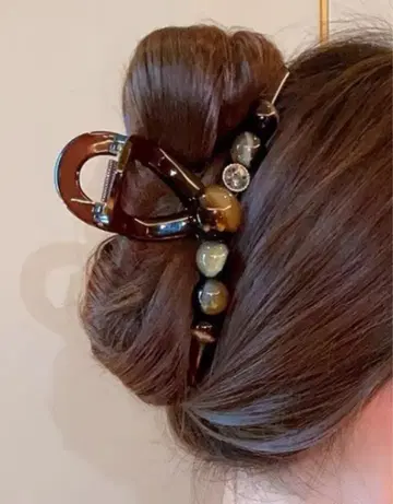 비즈 장식 다크 브라운 헤어 클립