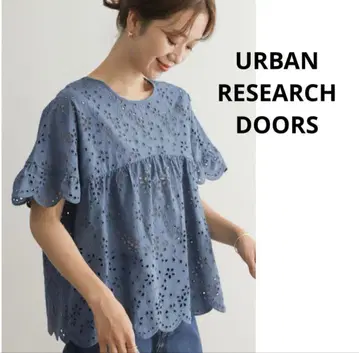 URBAN RESEARCH DOORS 아일렛 레이스 페플럼 블라우스