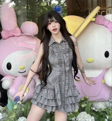[새상품] 무릎 기장 슬리브리스 장미 체크 원피스