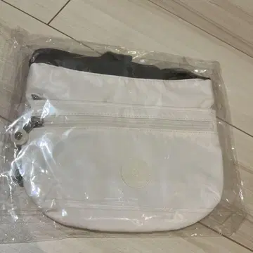 새상품 택 포함 Kipling ART10 화이트 메탈릭 숄더백