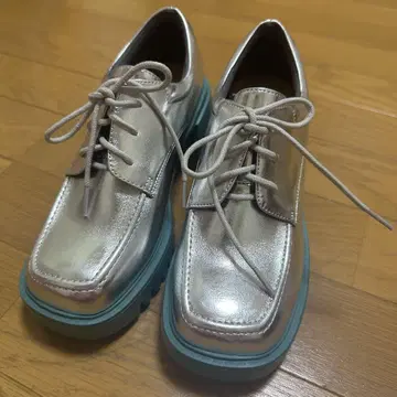 오리엔탈 트래픽 컬러 밑창 통굽 레이스업 슈즈 실버