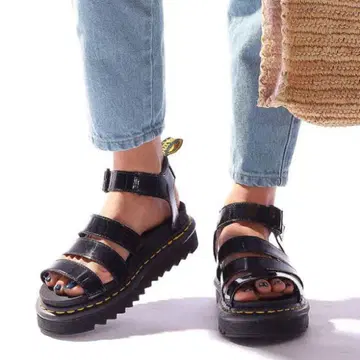 Dr. Martens 닥터마틴 에나멜 샌들