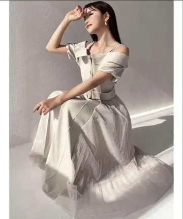 RESEXXY 오프숄더 플리츠 원피스