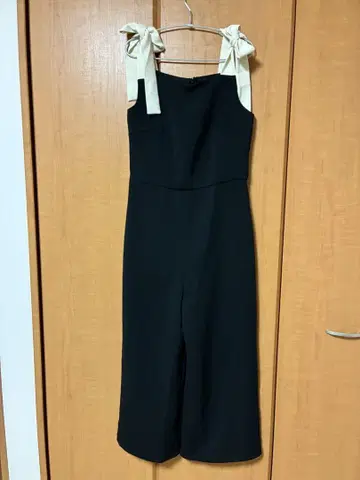 리본 달린 블랙 살로펫