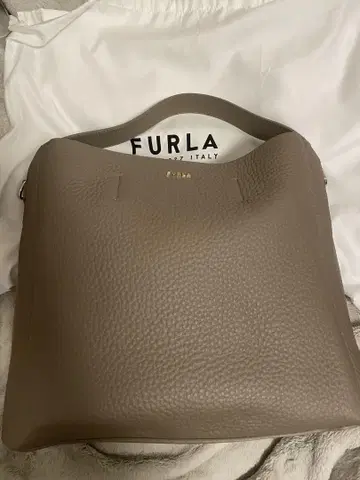 FURLA 베이지 가죽 토트백