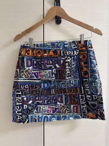Desigual 컬러풀 문자 프린트 미니 스커트