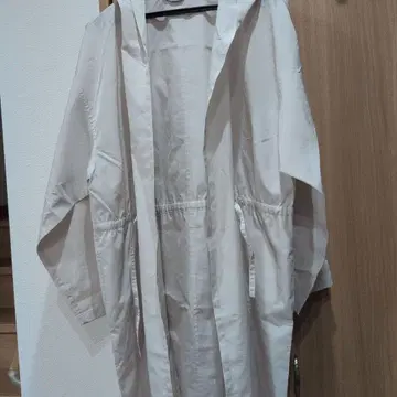 일본제 베이지 후드 부착 레인코트