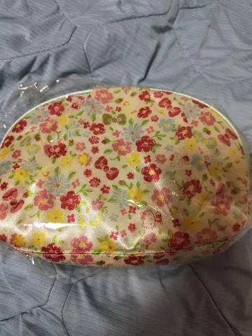헬로키티 꽃무늬 파우치