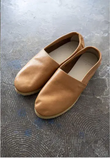 STILL BY HAND 비크롬 가죽 슬립온 (CAMEL)