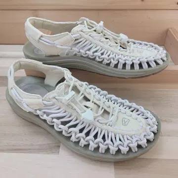 킨 우먼 유니크 화이트/콘스톡 23.5cm