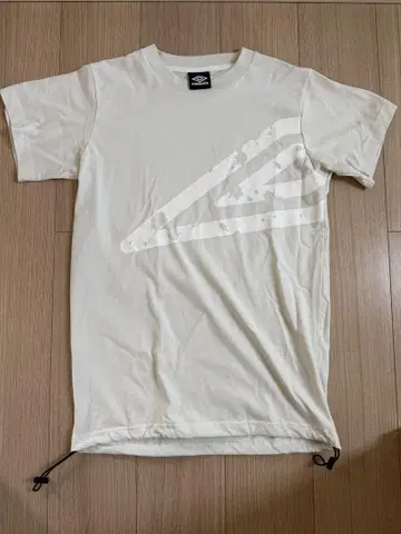 UMBRO/엄브로 별주 크림색