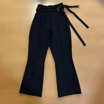 블랙 와이드 플레어 팬츠 벨트 장식