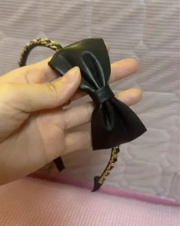블랙 리본이 포함된 헤어밴드